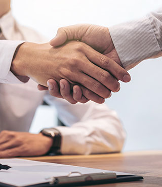 Erfolgreiche Geschäftsleute Handshake